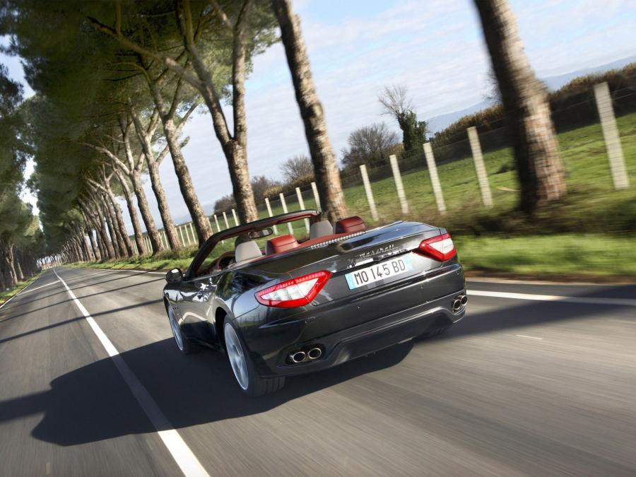  Maserati GranCabrio 2010 года  (фото 17 из 101)